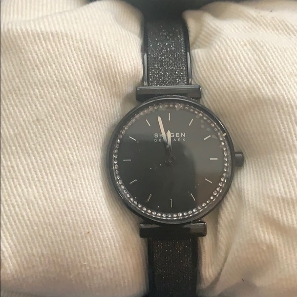 SKAGEN ANNELIE Black Glitz Mesh Bangle Watch - Picture 2 of 4